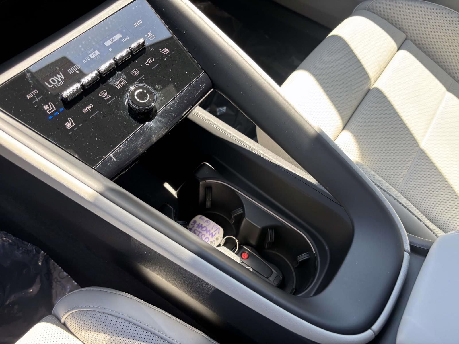Certified 2025 Porsche Macan 4 Electric AWD/4WD image 33