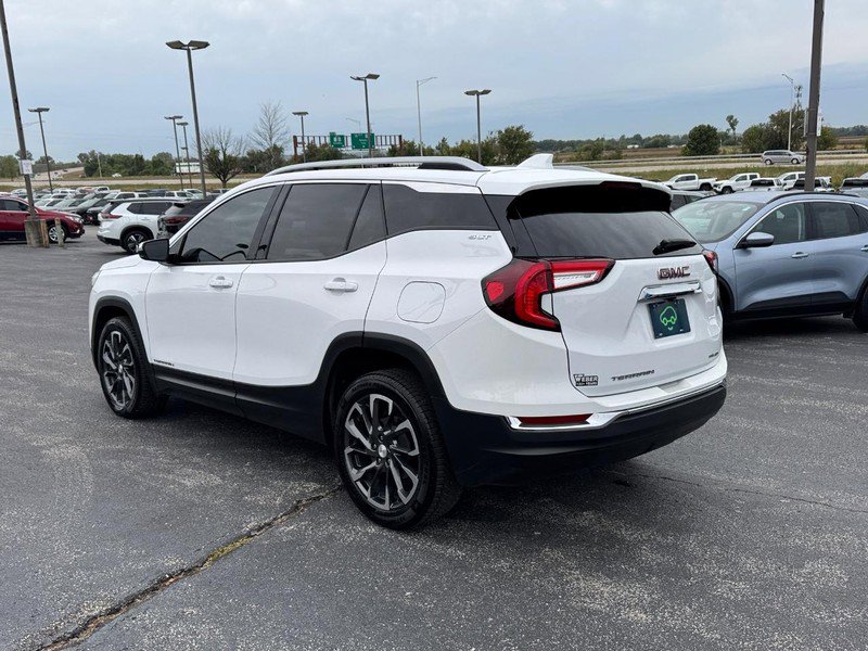 Certified 2022 GMC Terrain SLT image 3
