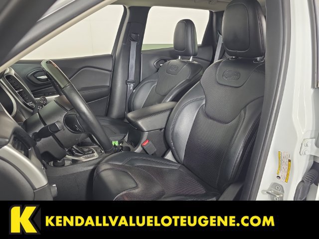 Used 2017 Jeep Cherokee Overland w/ Technology Group AWD/4WD image 24