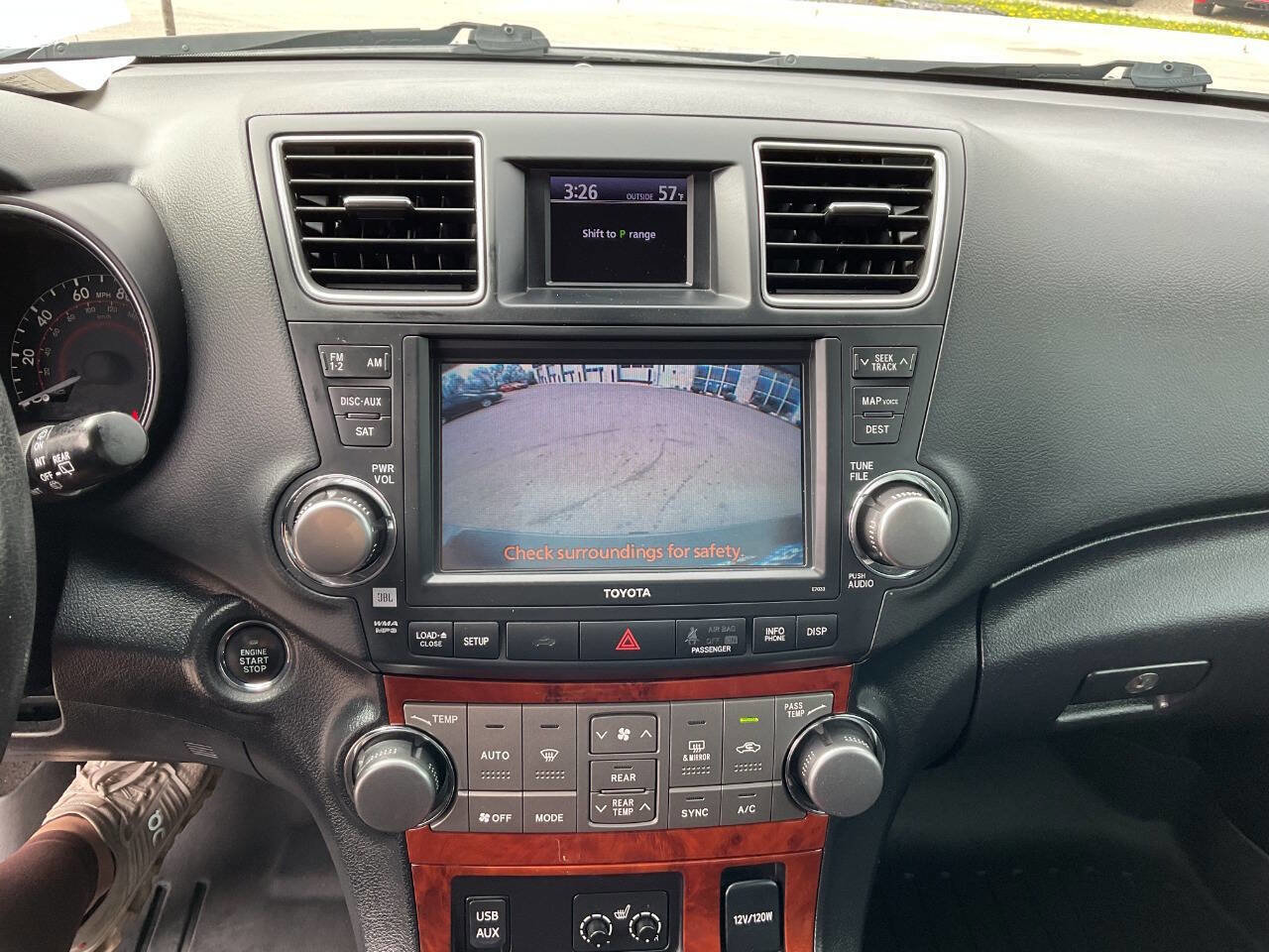 Used 2012 Toyota Highlander Limited w/ Tow Pkg AWD/4WD image 20