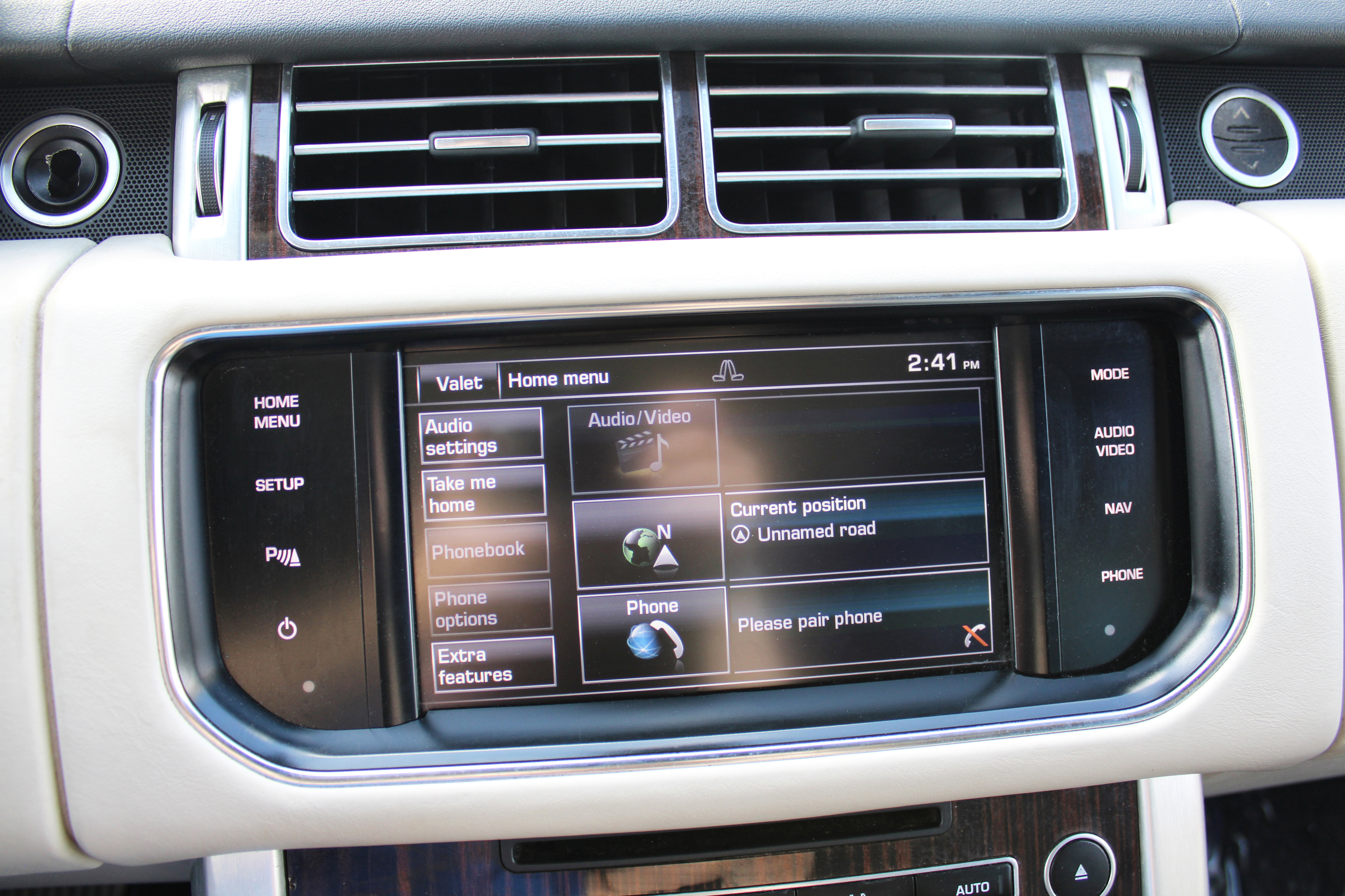 Used 2014 Land Rover Range Rover HSE image 32