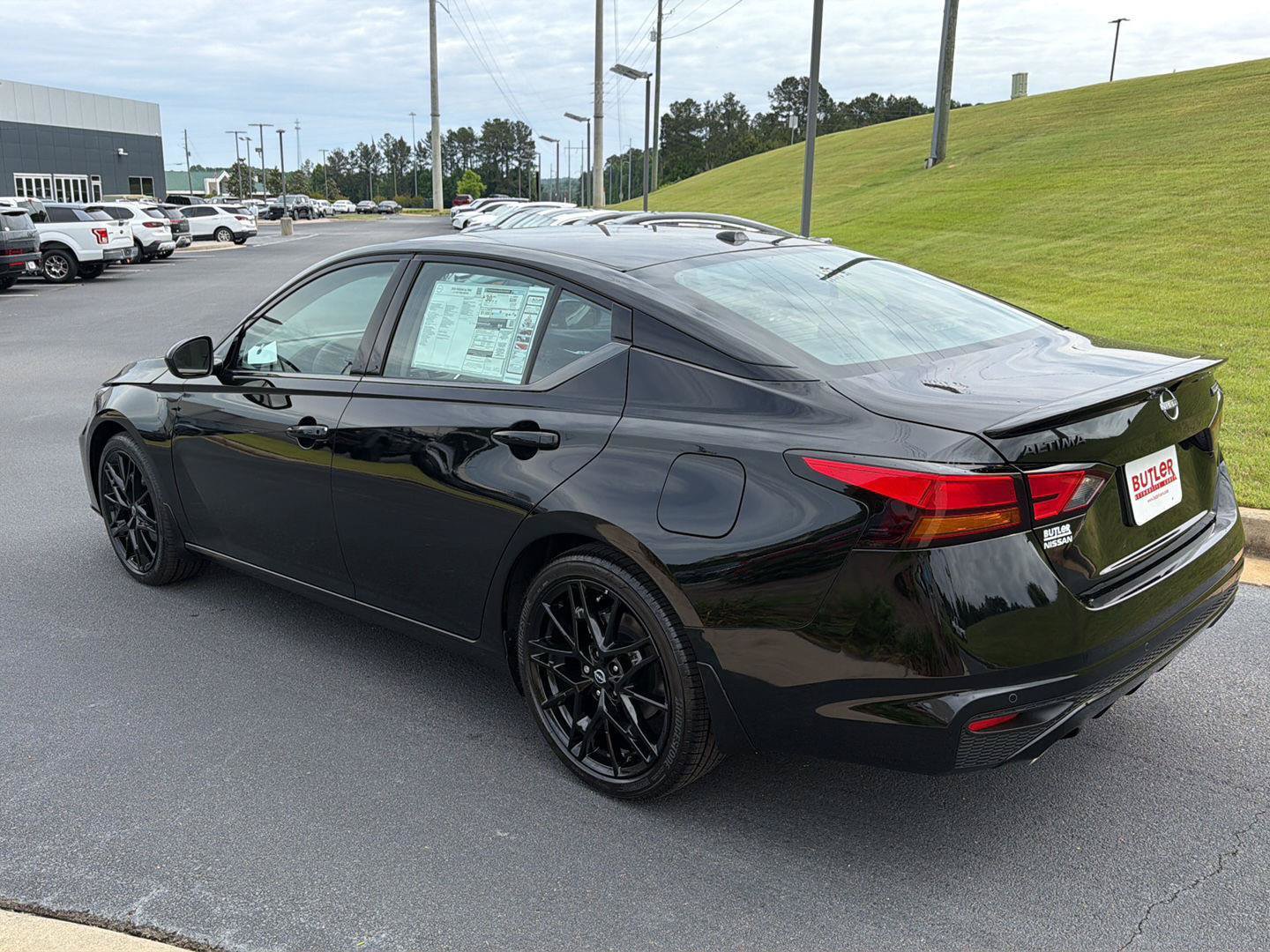 New 2026 Nissan Altima 2.5 SR w/ SR Midnight Edition Package FWD image 4