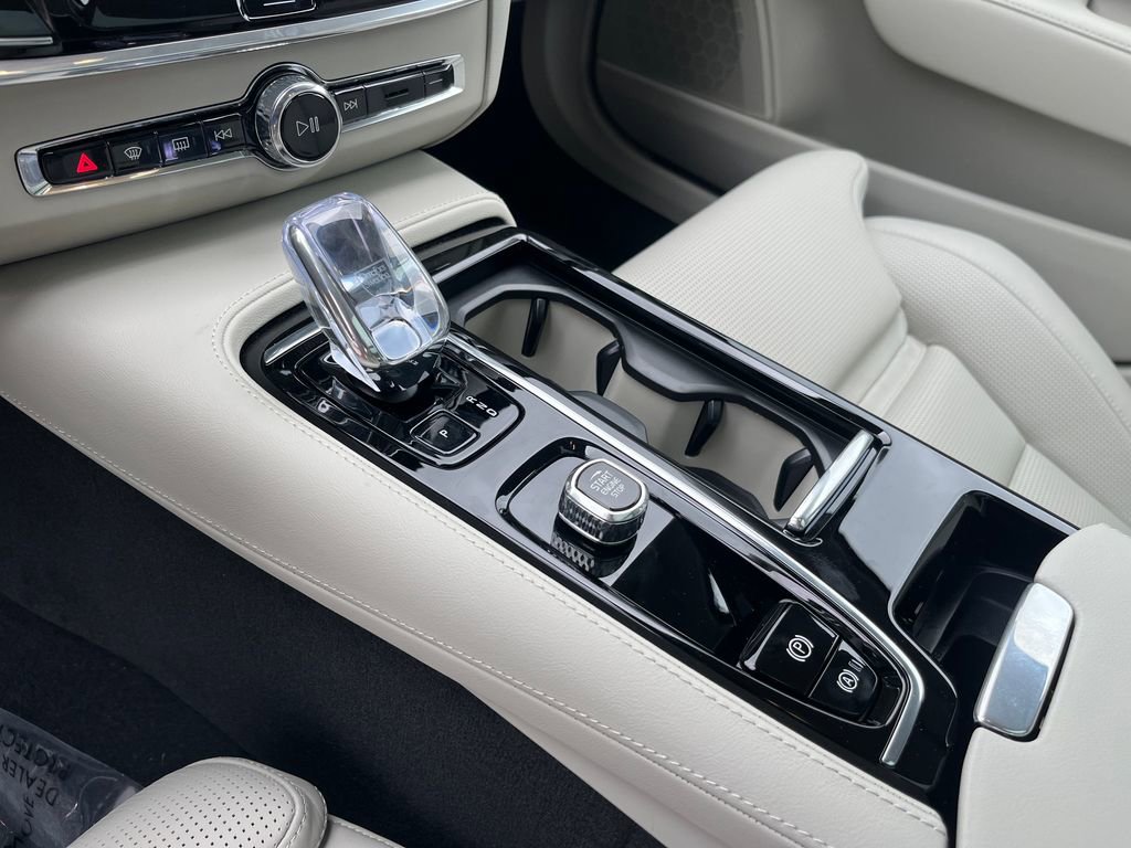 Used 2024 Volvo S90 T8 Ultimate image 29