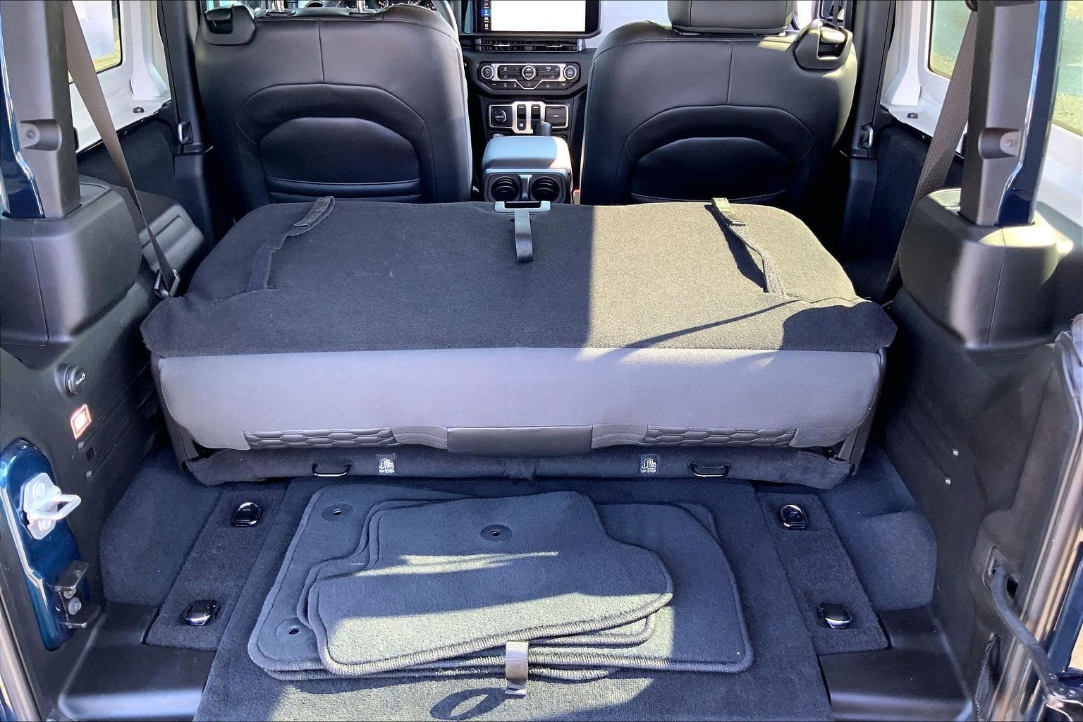 Certified 2025 Jeep Wrangler Sport image 30