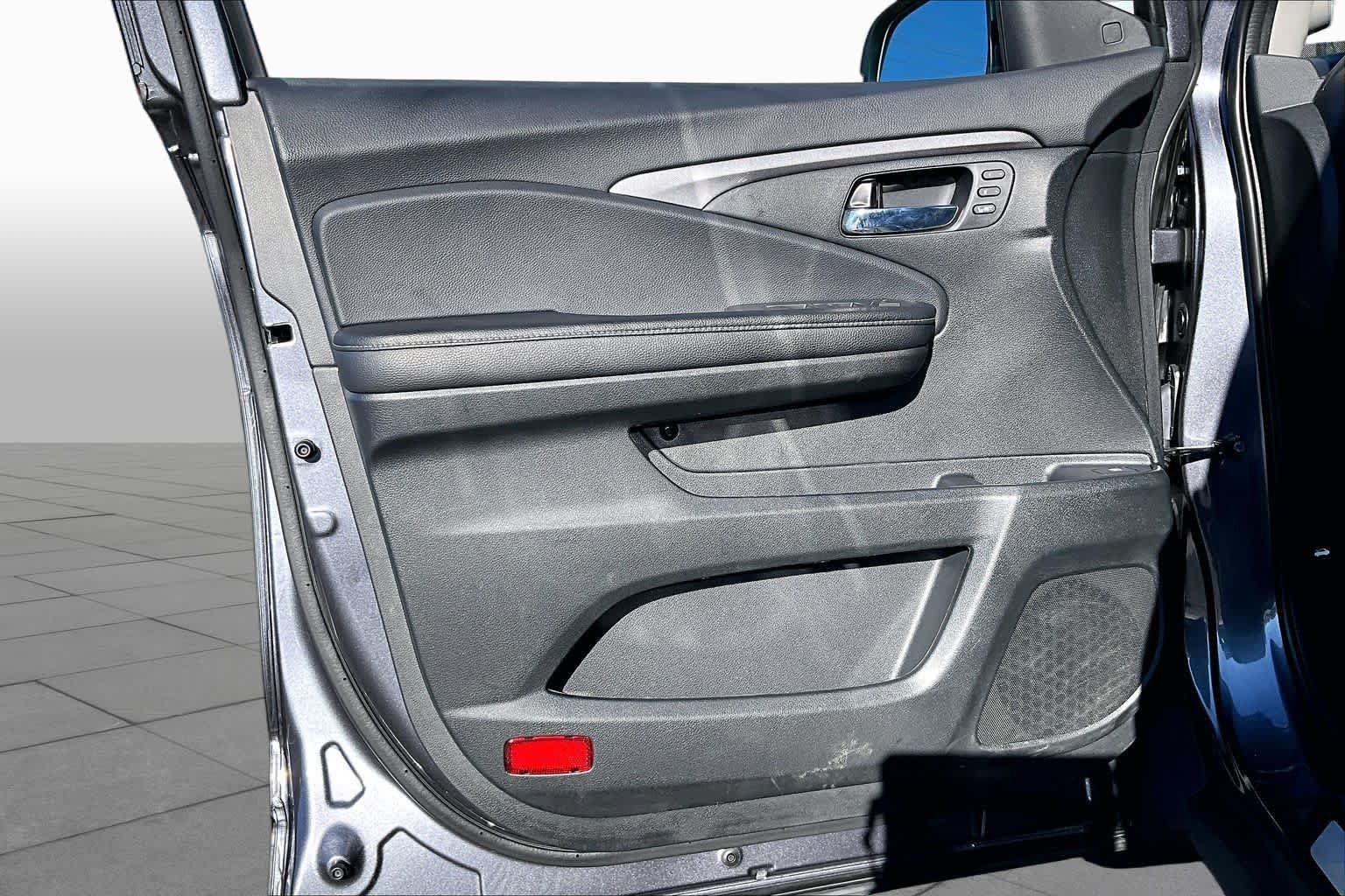 Certified 2025 Honda Ridgeline RTL image 21