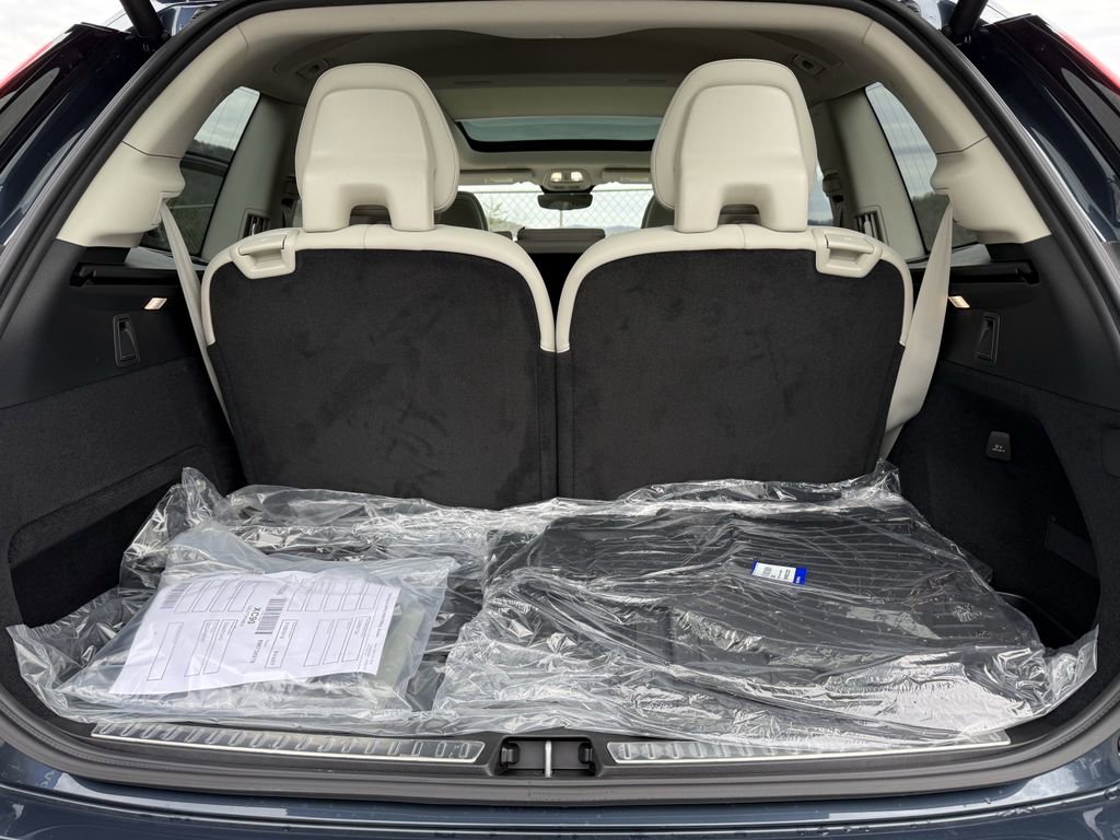 New 2026 Volvo XC90 B6 Ultra image 13