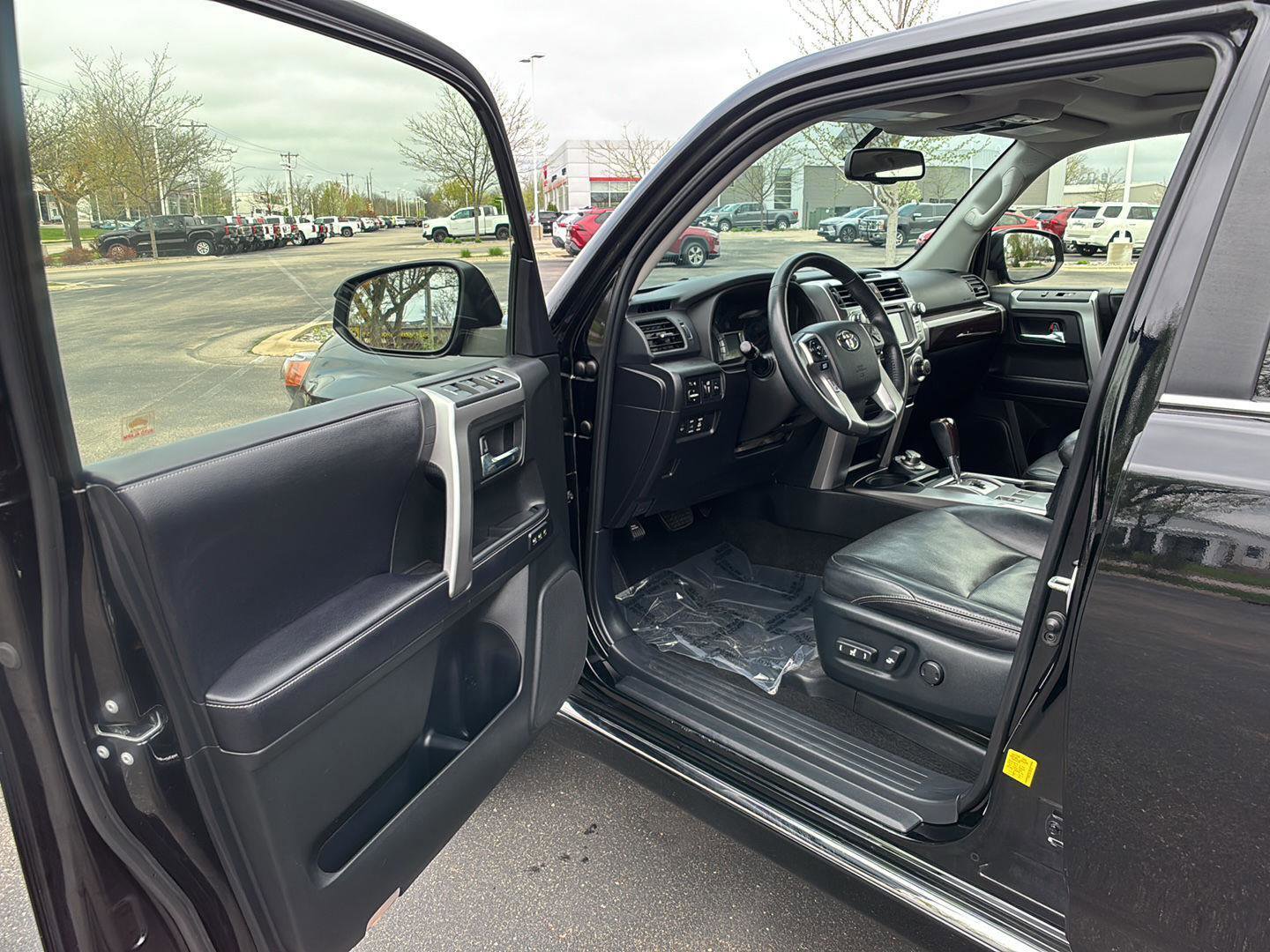 Used 2018 Toyota 4Runner Limited AWD/4WD image 2