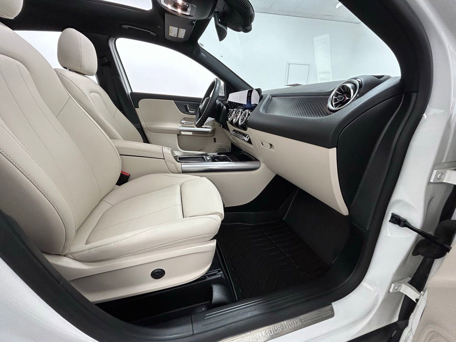 Used 2025 Mercedes-Benz GLA 250 4MATIC image 39