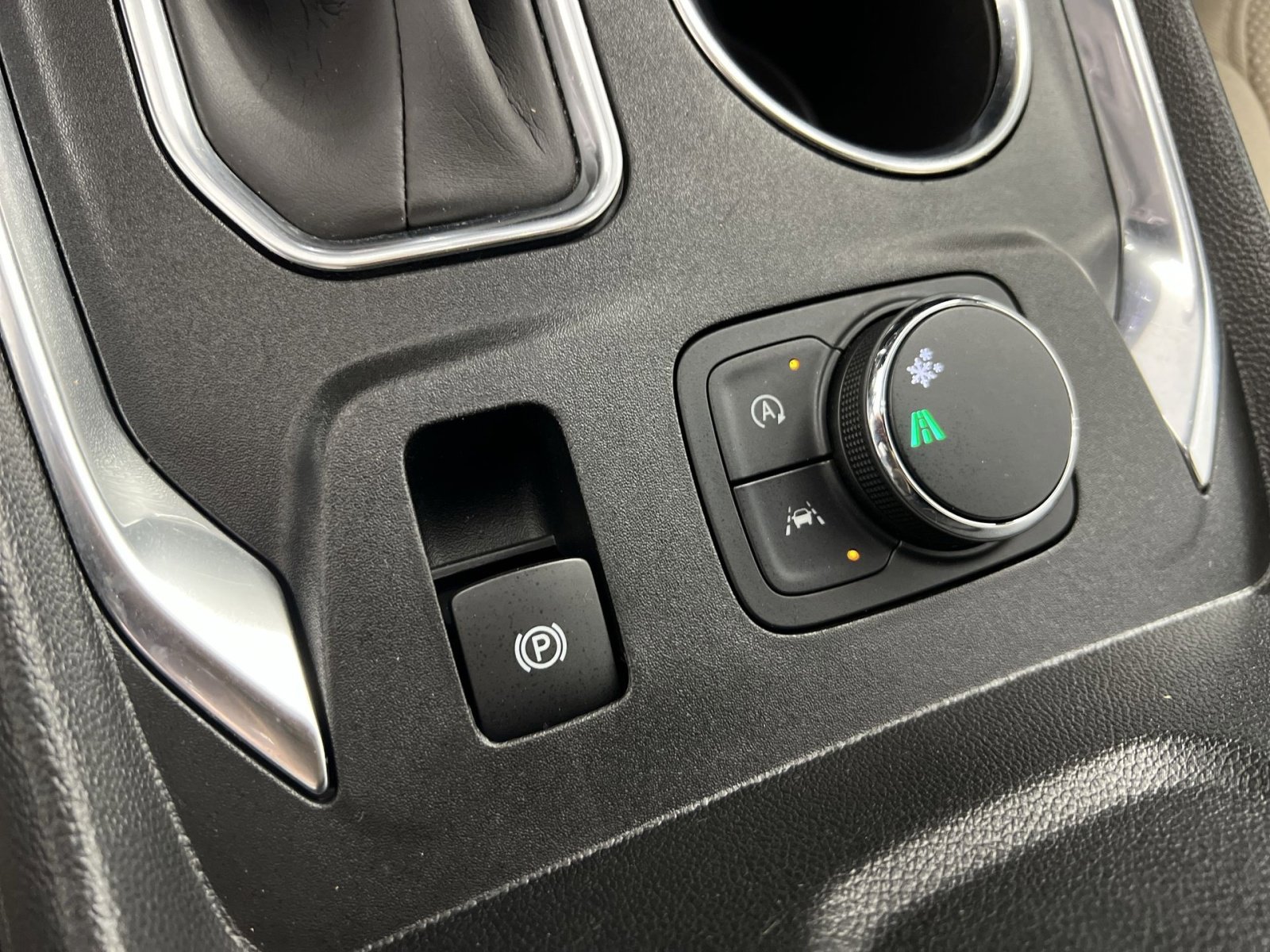 Used 2023 Chevrolet Traverse LS w/ Safety Package image 33