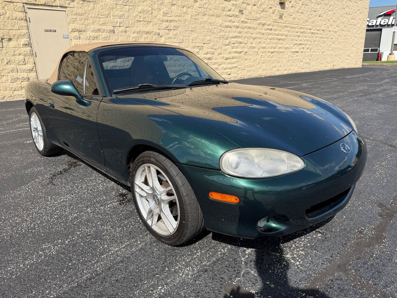 Used 2001 MAZDA MX-5 Miata RWD image 7