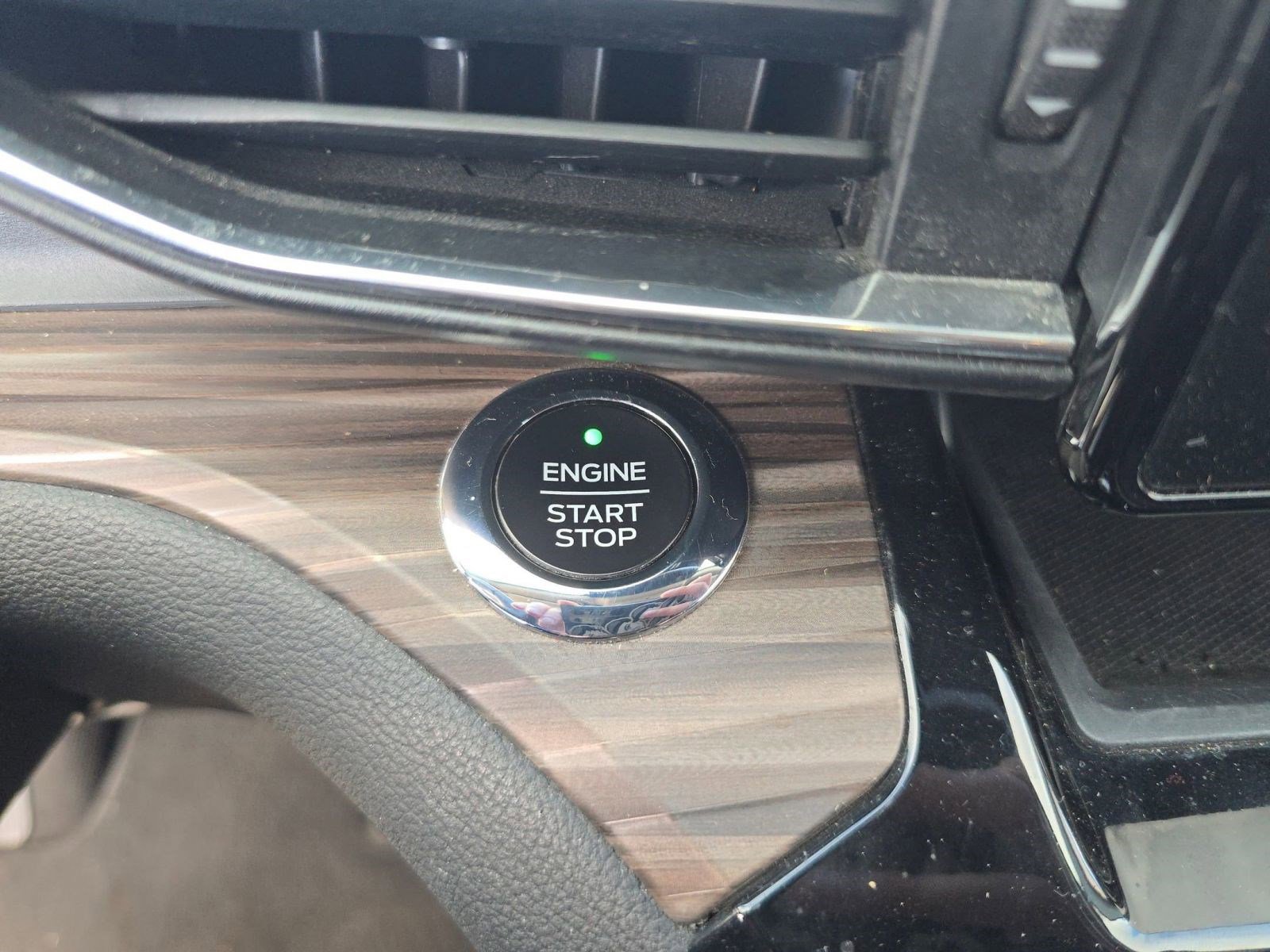 Used 2021 Ford Explorer Limited w/ Equipment Group 301A image 24