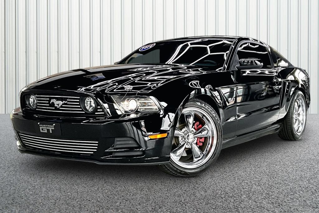 Used 2014 Ford Mustang GT Premium w/ Comfort Package RWD image 3