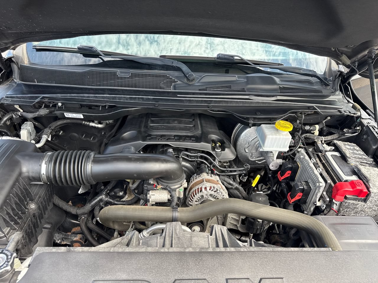 Used 2019 RAM 1500 Laramie AWD/4WD image 12