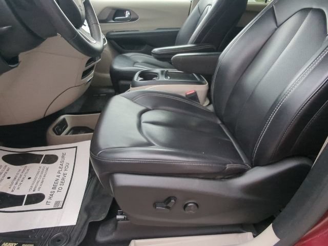 Certified 2023 Chrysler Pacifica Touring-L FWD image 10