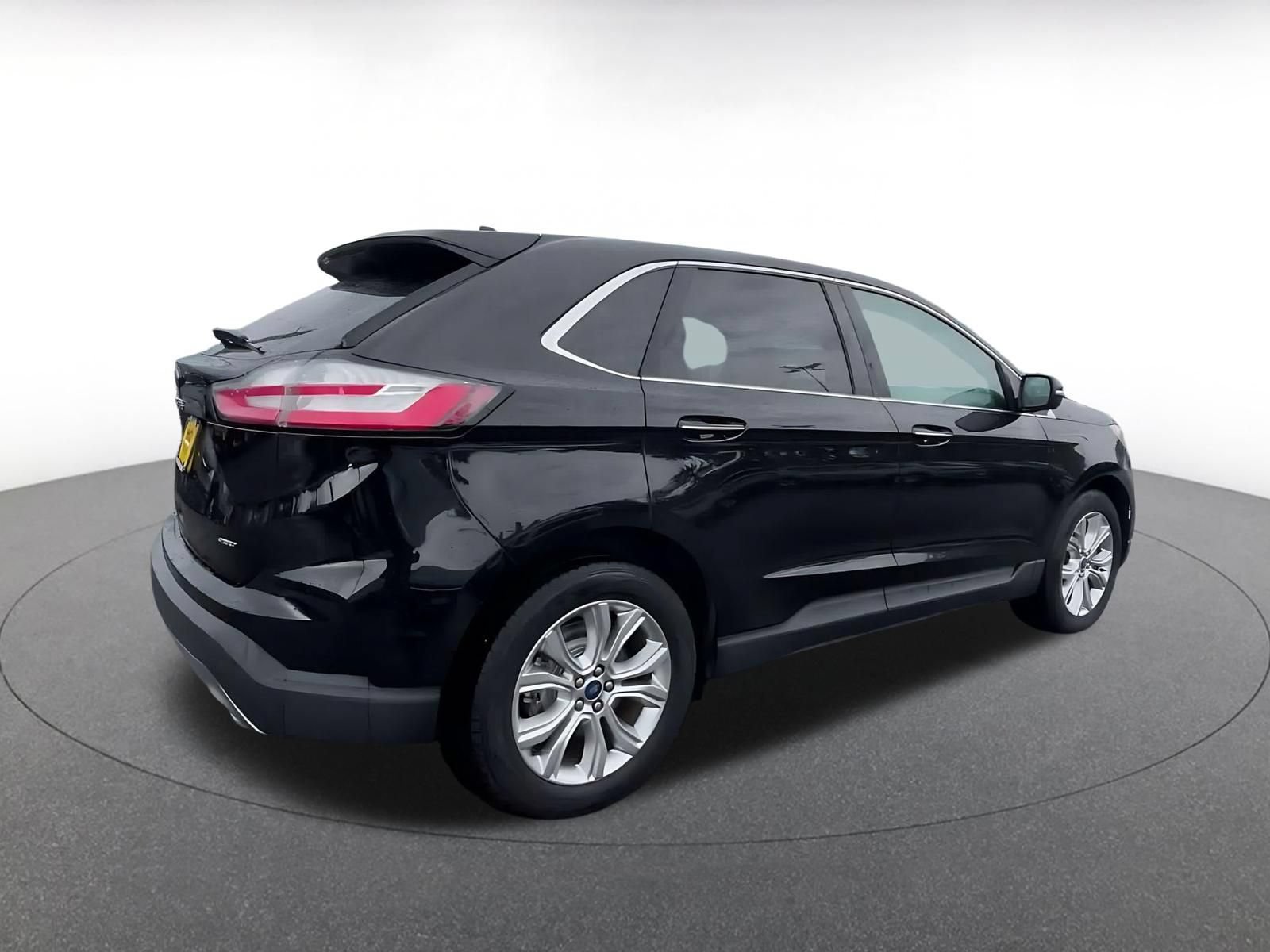Used 2022 Ford Edge Titanium w/ Equipment Group 301A AWD/4WD image 14