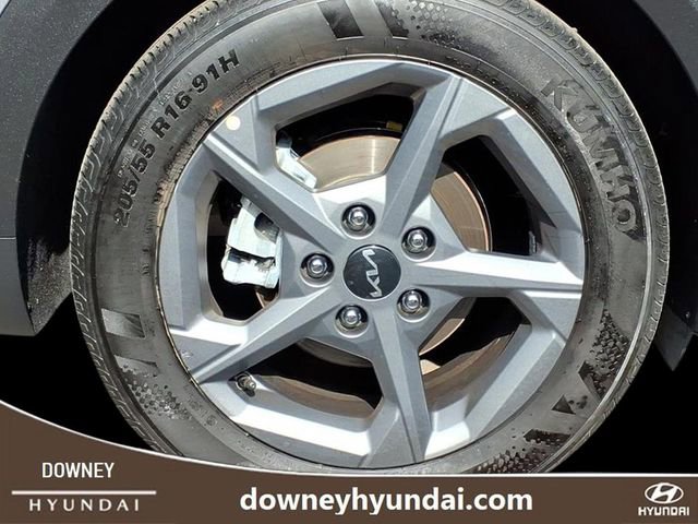 Used 2025 Kia K4 LXS image 6