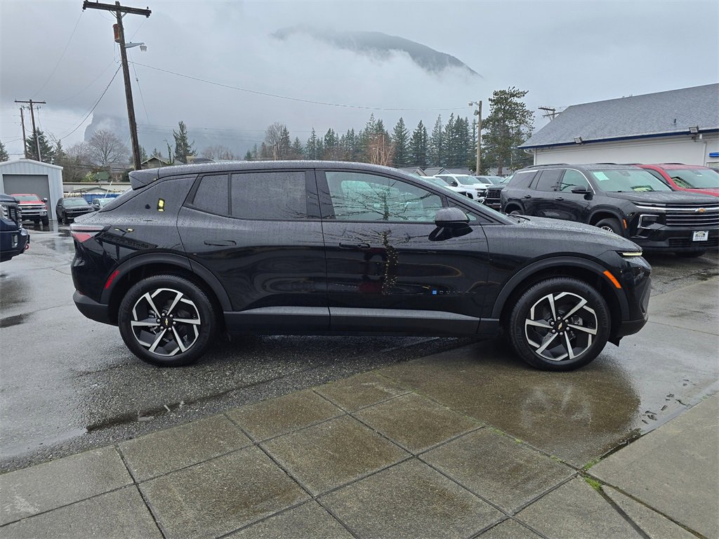 Used 2025 Chevrolet Equinox EV LT w/ Convenience Package image 4