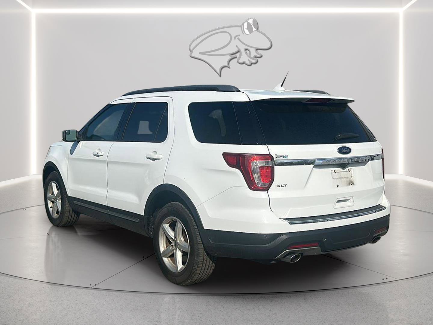 Used 2018 Ford Explorer XLT w/ Equipment Group 201A image 3