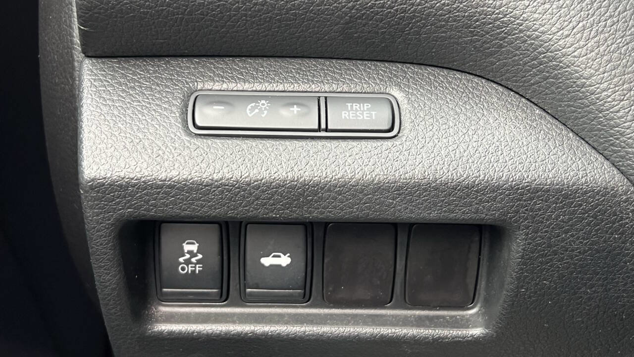 Used 2015 Nissan Altima 2.5 SV w/ Convenience Package FWD image 18