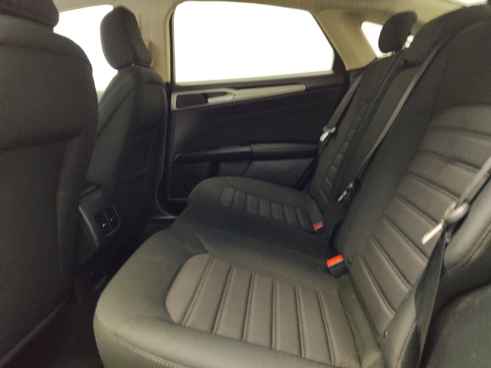 Used 2020 Ford Fusion SE FWD image 18