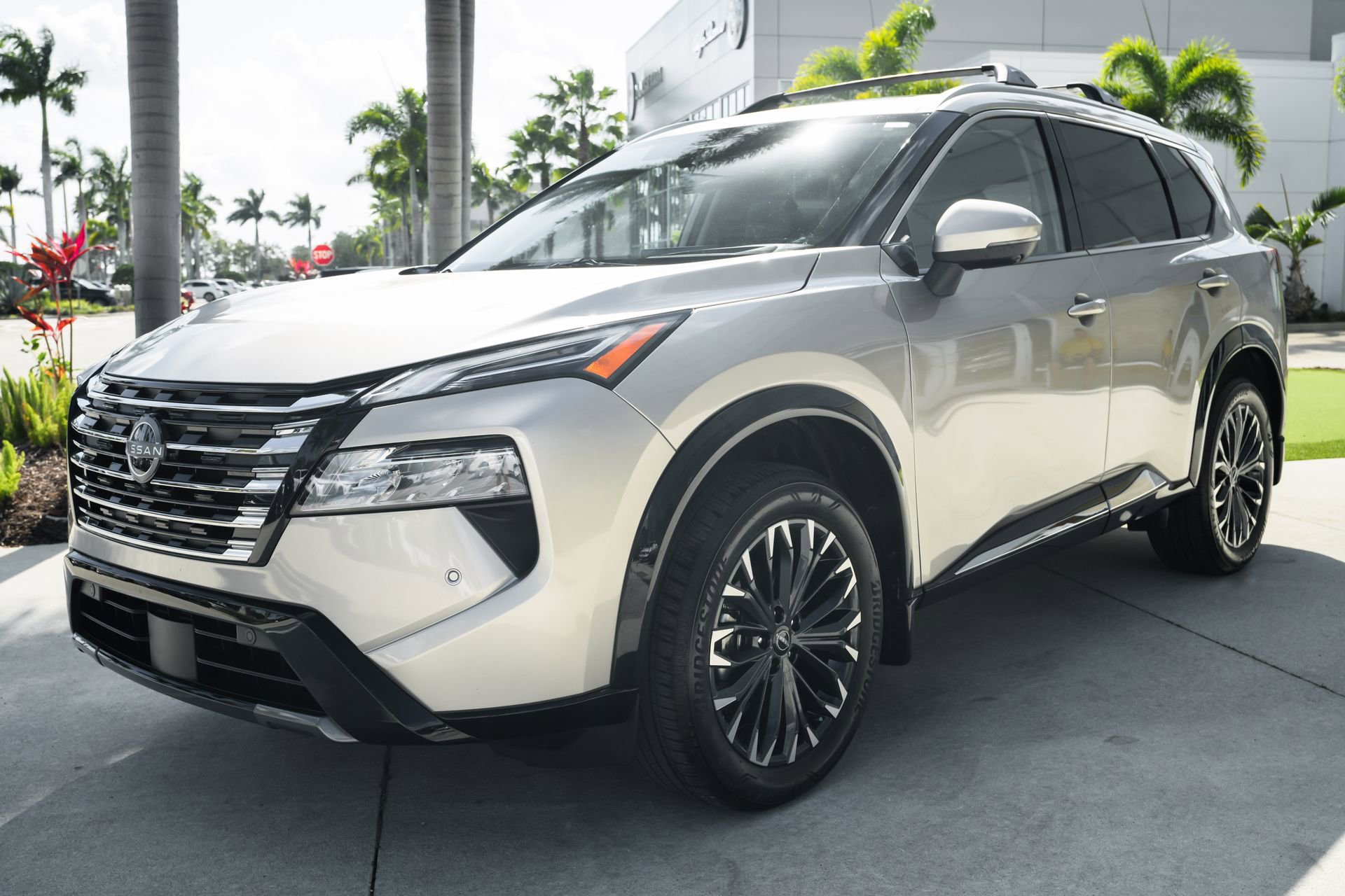 Used 2025 Nissan Rogue Platinum w/ Platinum Premium Package image 6