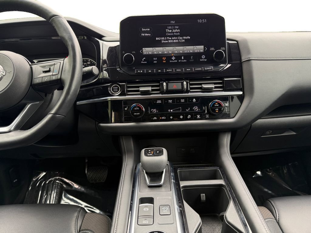 Used 2023 Nissan Pathfinder SL AWD/4WD image 11