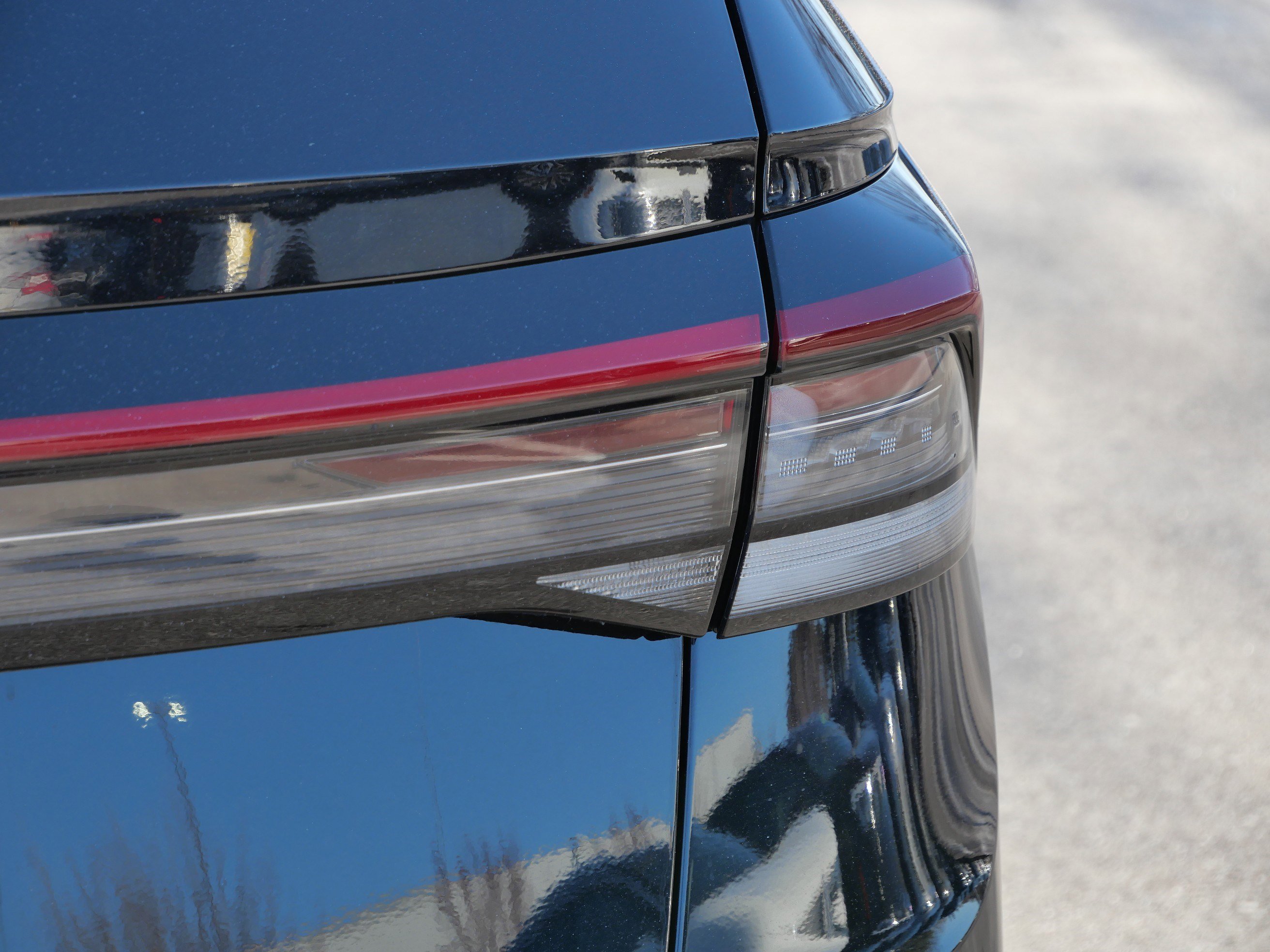 Certified 2025 Volkswagen Taos SE image 17