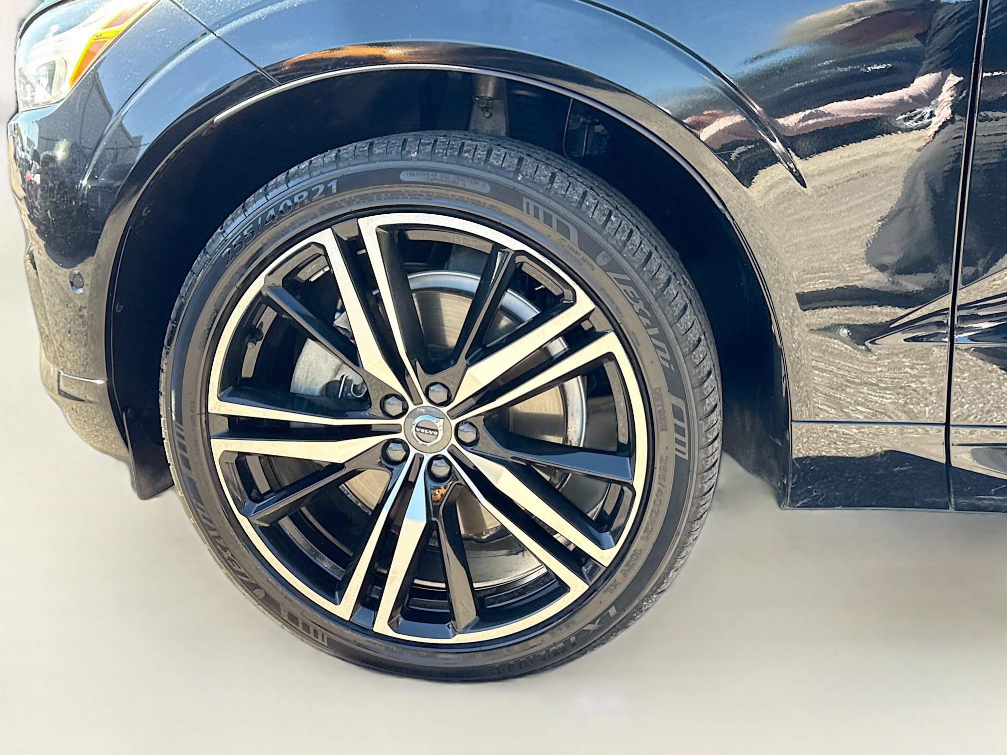 Used 2018 Volvo XC60 T6 R-Design w/ Convenience Package AWD/4WD image 41