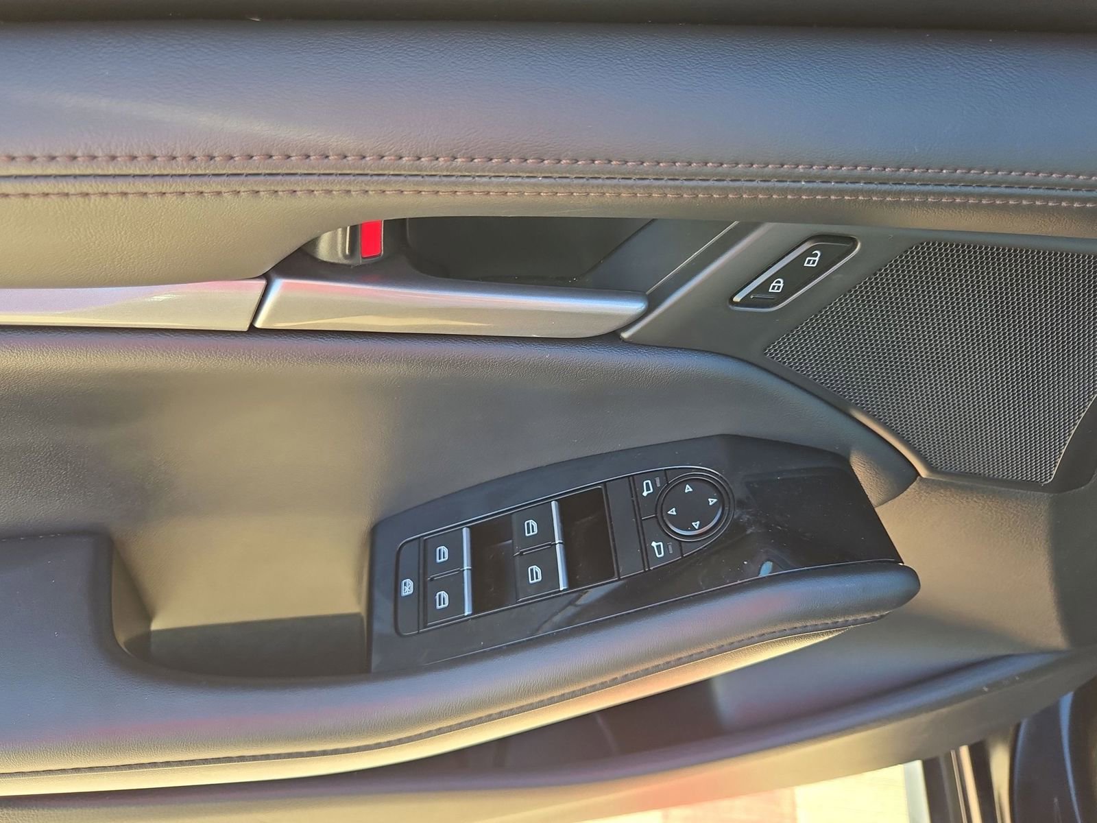 Used 2024 MAZDA MAZDA3 s image 12