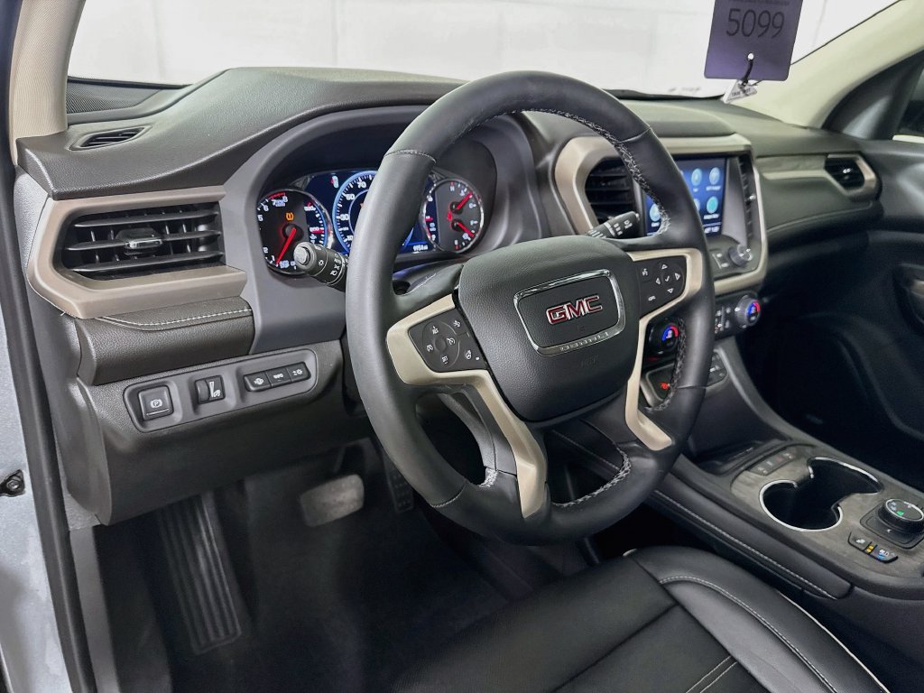 Used 2023 GMC Acadia Denali w/ Denali Ultimate Package FWD image 9