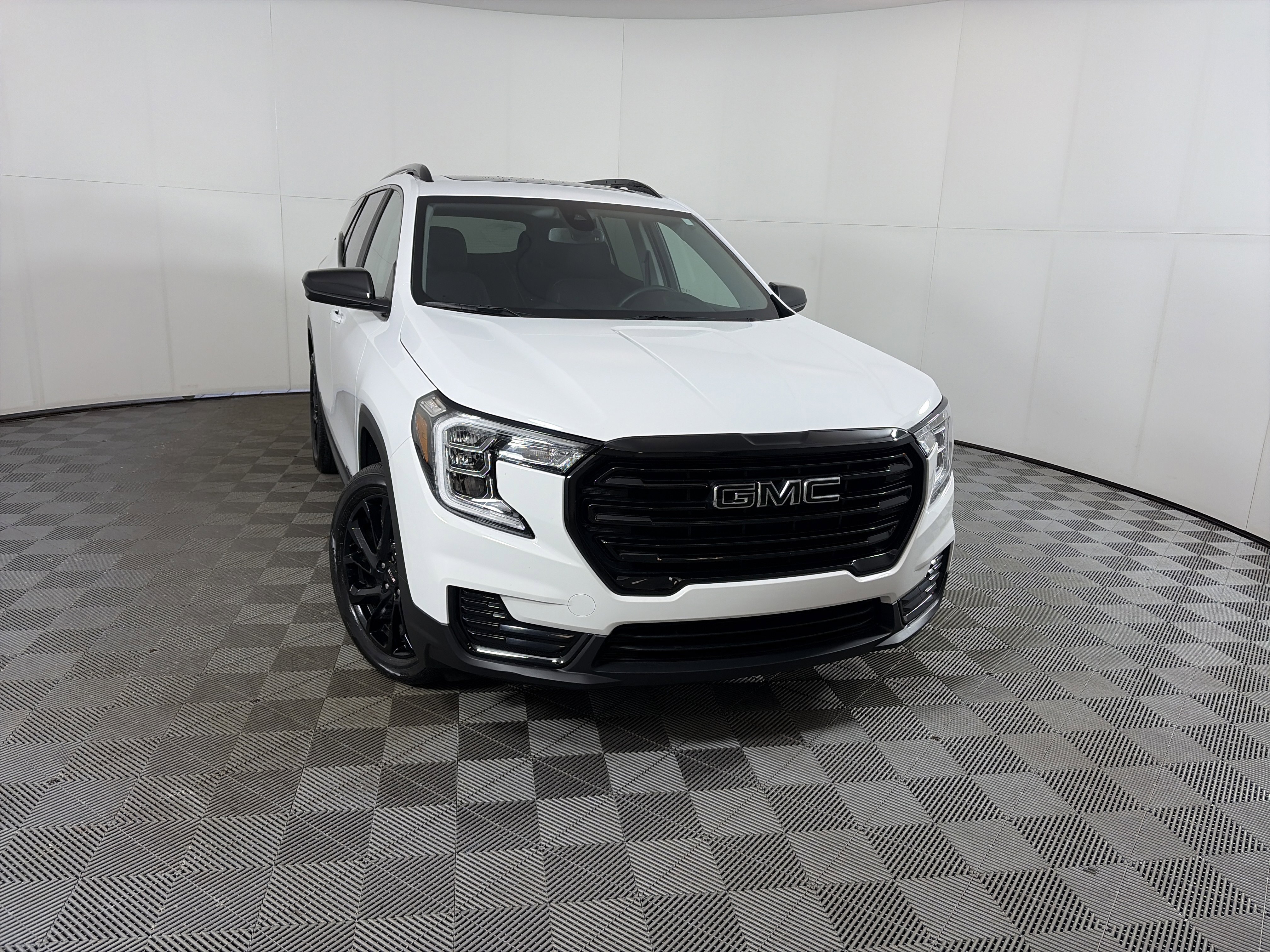 Used 2023 GMC Terrain SLE w/ Driver Convenience Package