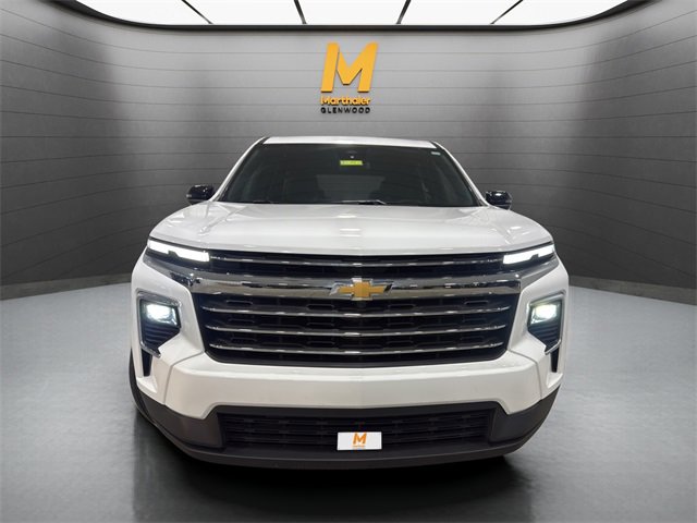 Used 2025 Chevrolet Traverse LT image 4