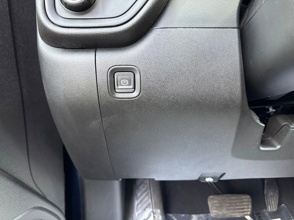 Used 2019 Chevrolet Silverado 1500 Custom Trail Boss w/ Custom Convenience Package AWD/4WD image 20