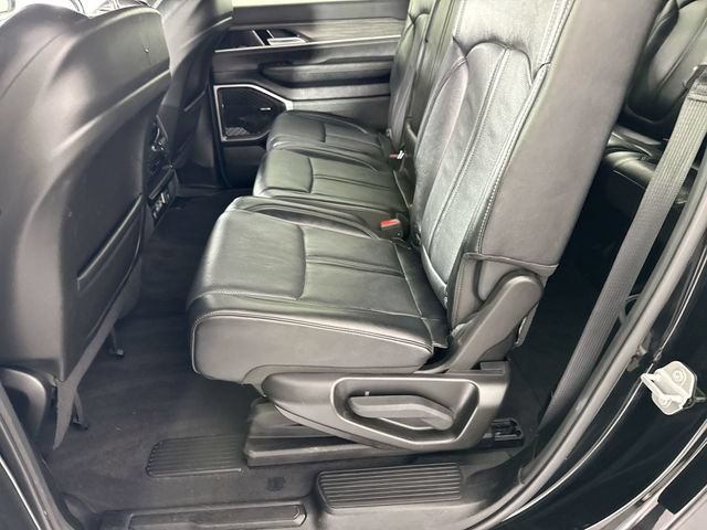 Used 2024 Jeep Wagoneer L Series II w/ Flexible Seating Group AWD/4WD image 21