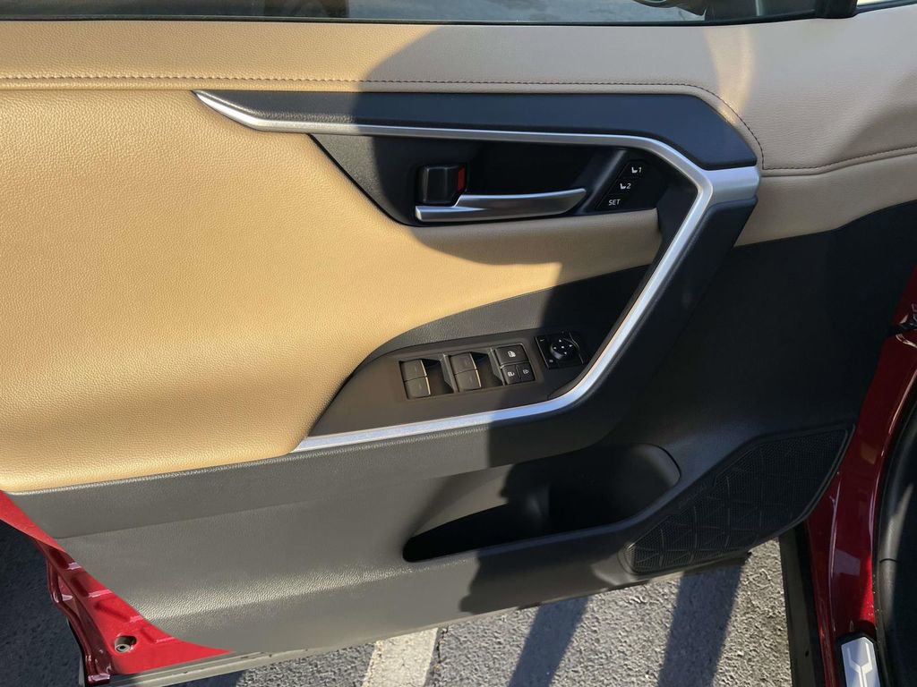 Used 2025 Toyota RAV4 Limited w/ Advanced Technology Package image 27