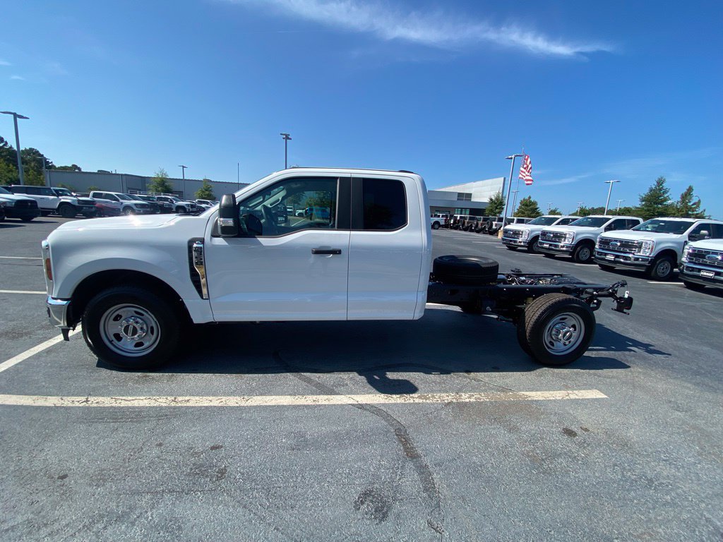 New 2026 Ford F350 XL w/ XL Chrome Package RWD image 4