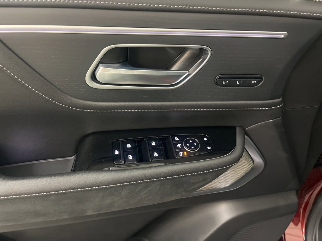 Certified 2025 INFINITI QX80 Sensory image 8