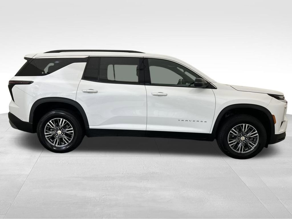 Used 2025 Chevrolet Traverse LT image 9