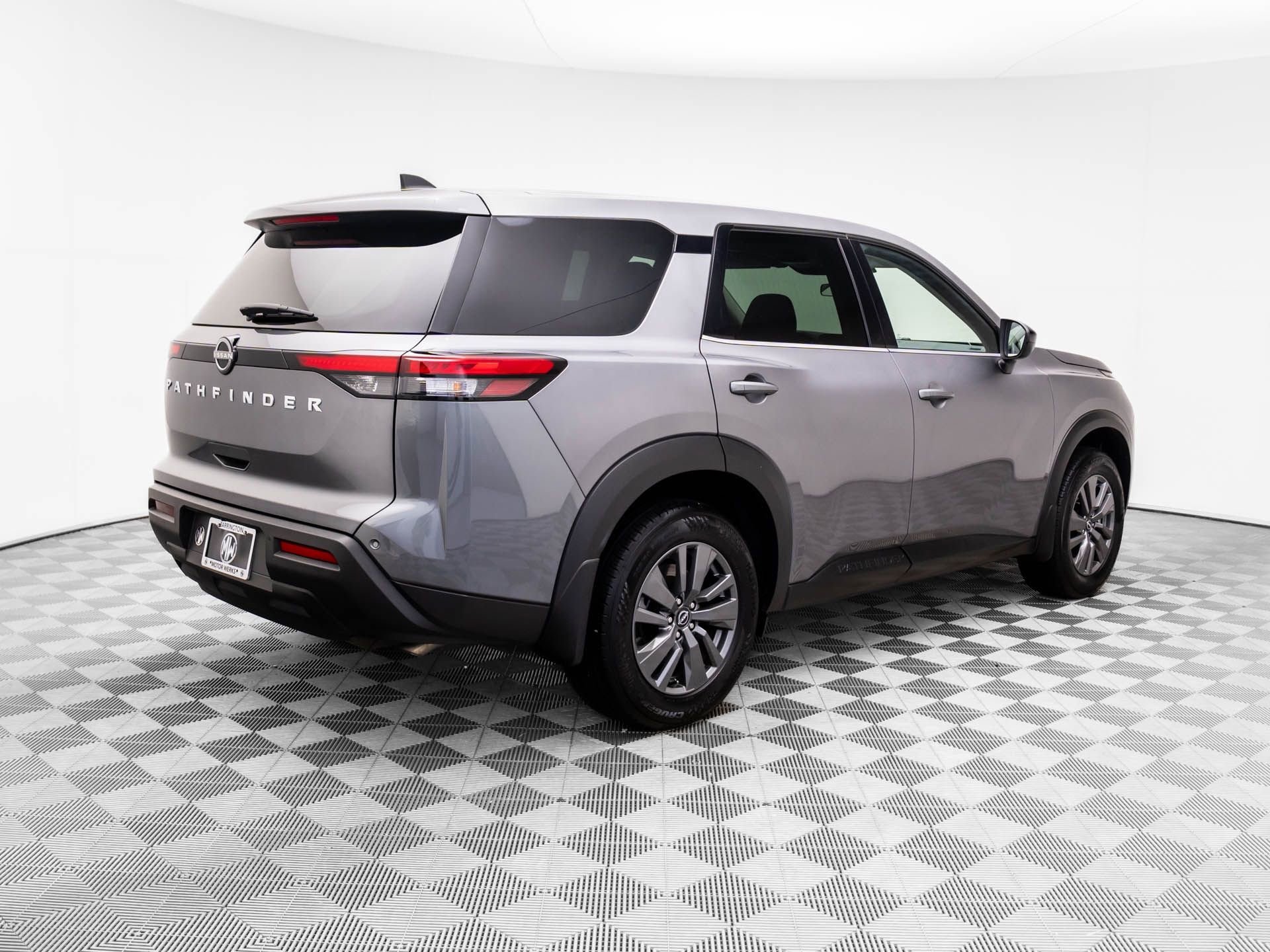 Used 2024 Nissan Pathfinder S image 5