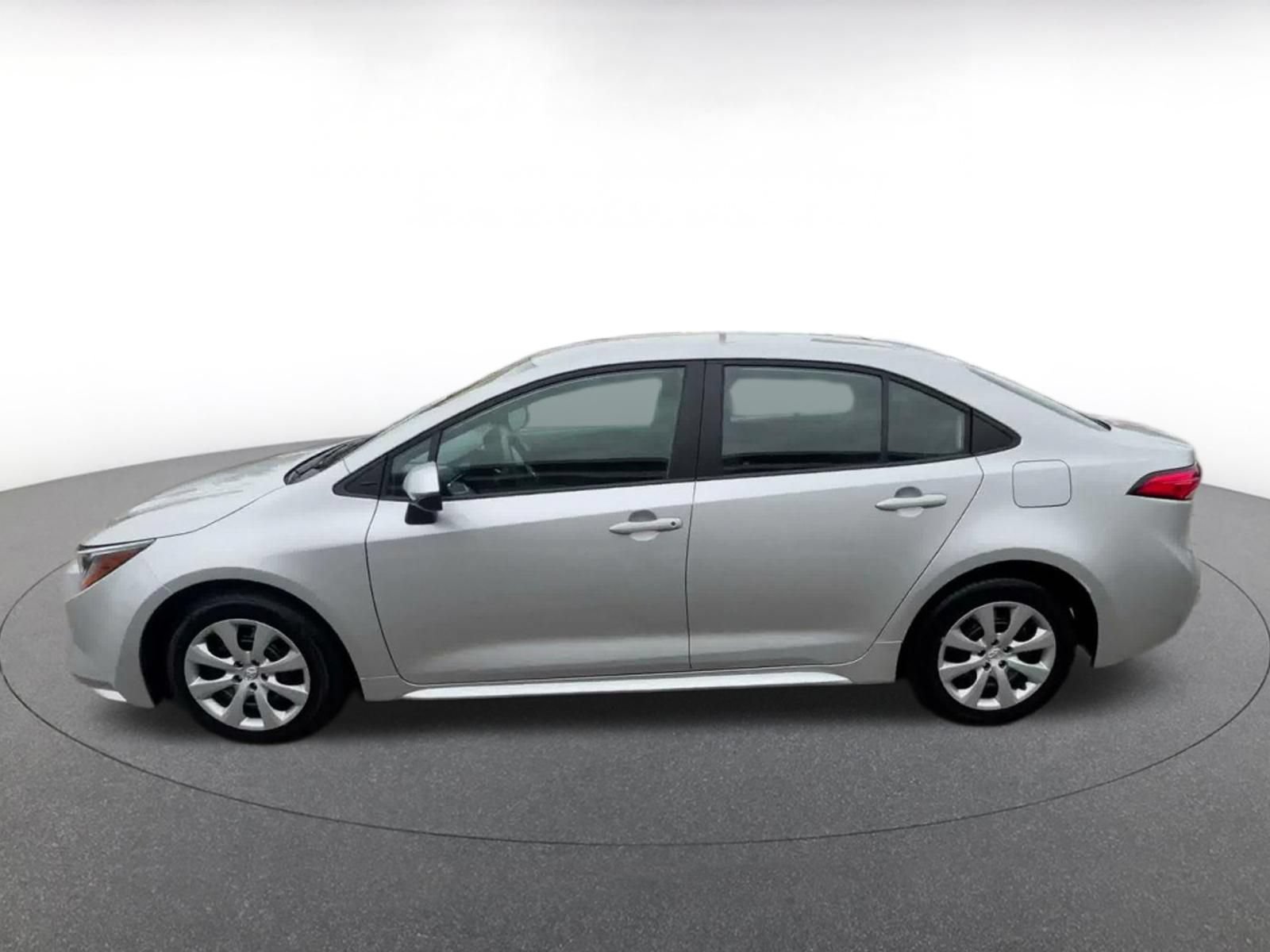 Used 2025 Toyota Corolla LE FWD image 8