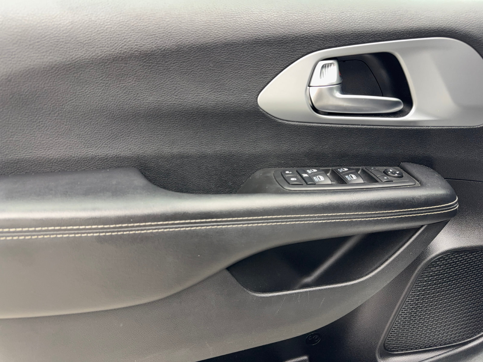 Used 2019 Chrysler Pacifica Touring-L Plus w/ S Appearance Package FWD image 35