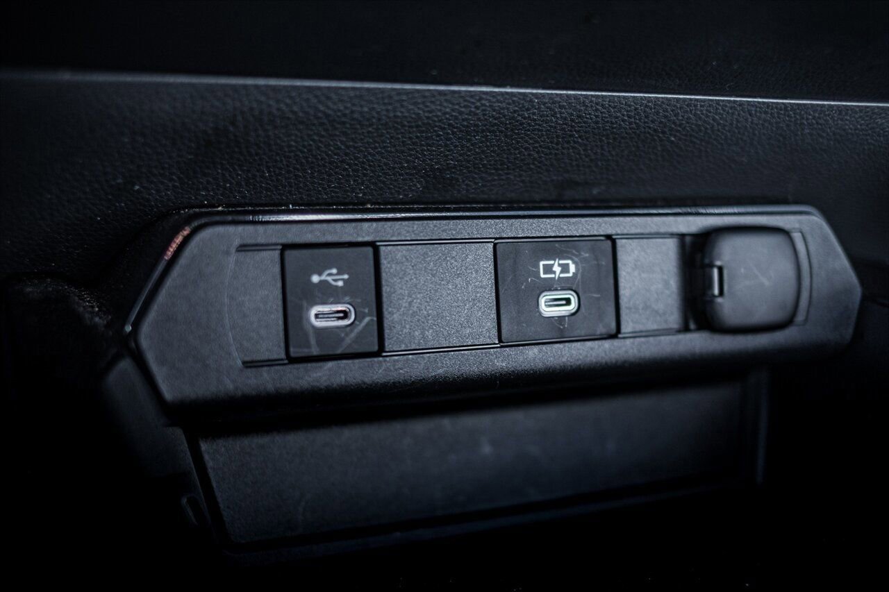 Used 2024 Toyota Prius XLE image 25