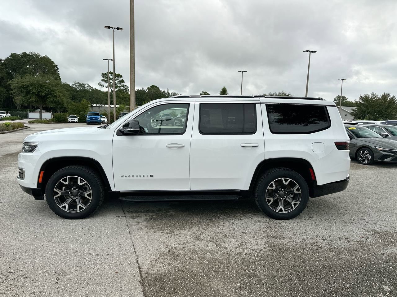 Used 2023 Jeep Wagoneer Series III w/ Preferred Equipment Group image 5