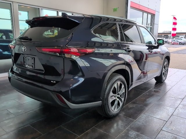 Certified 2024 Toyota Highlander XLE image 8