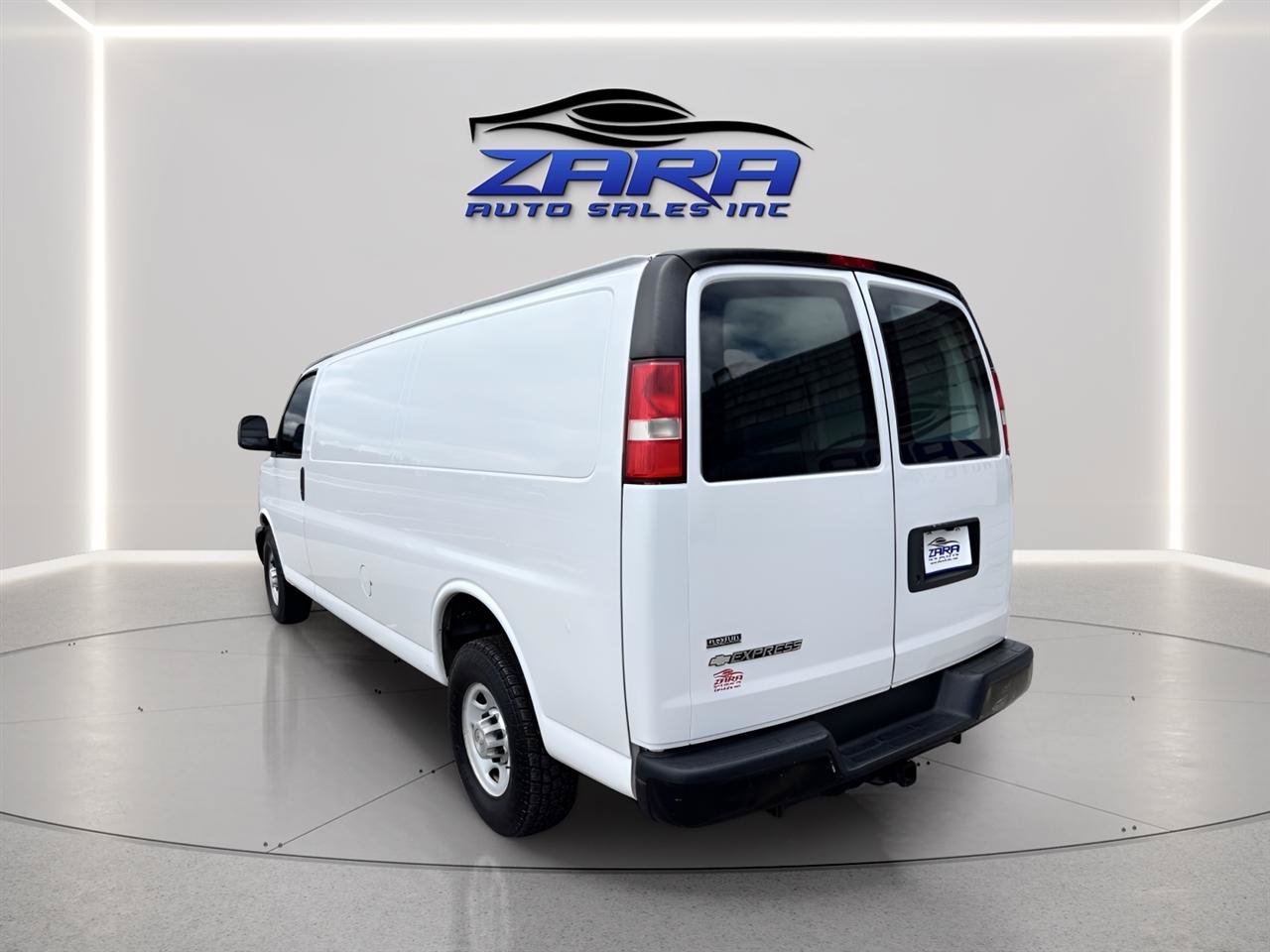 Used 2010 Chevrolet Express 2500 Extended RWD image 4