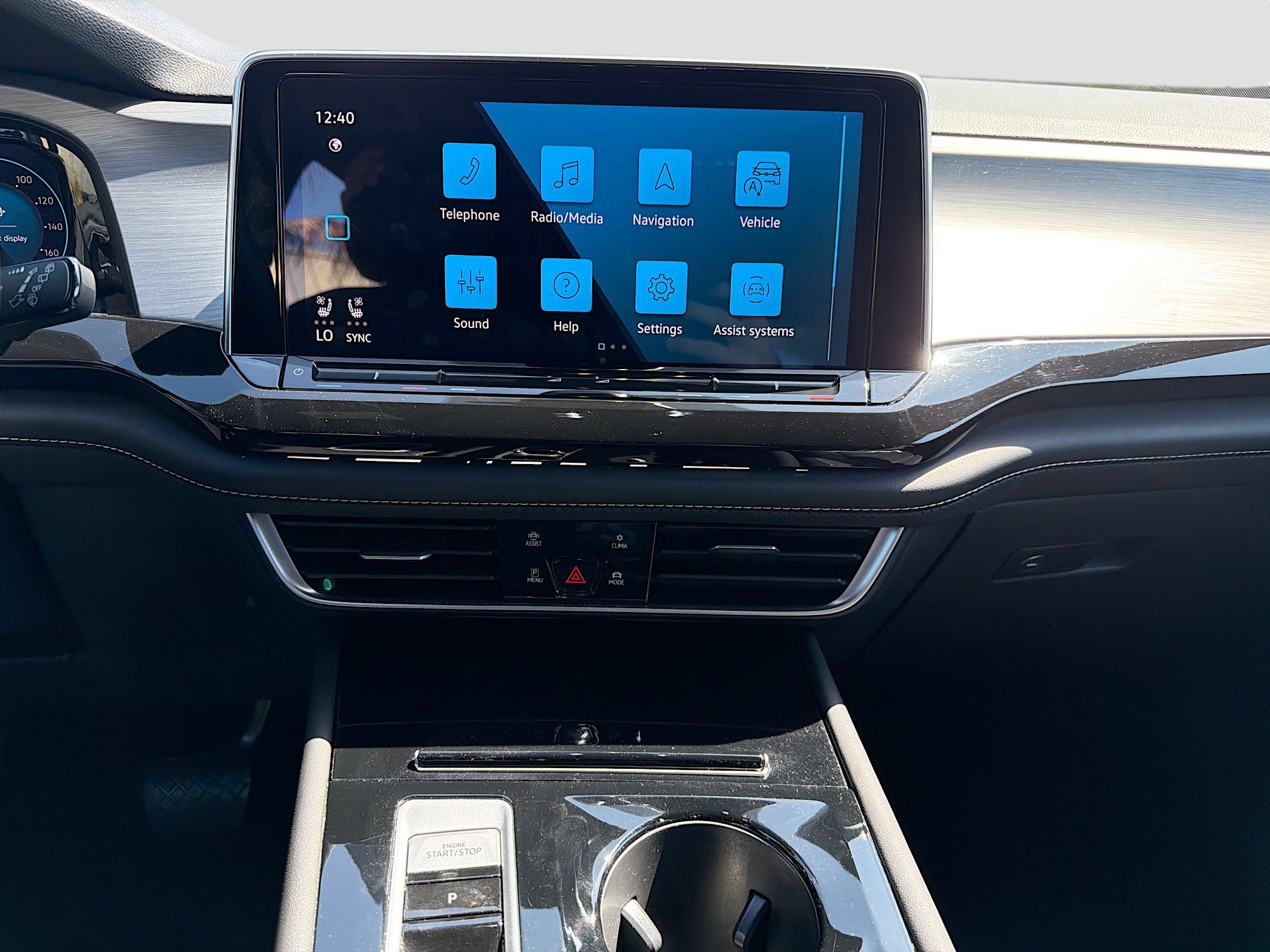 Used 2025 Volkswagen Atlas Cross Sport SE image 18