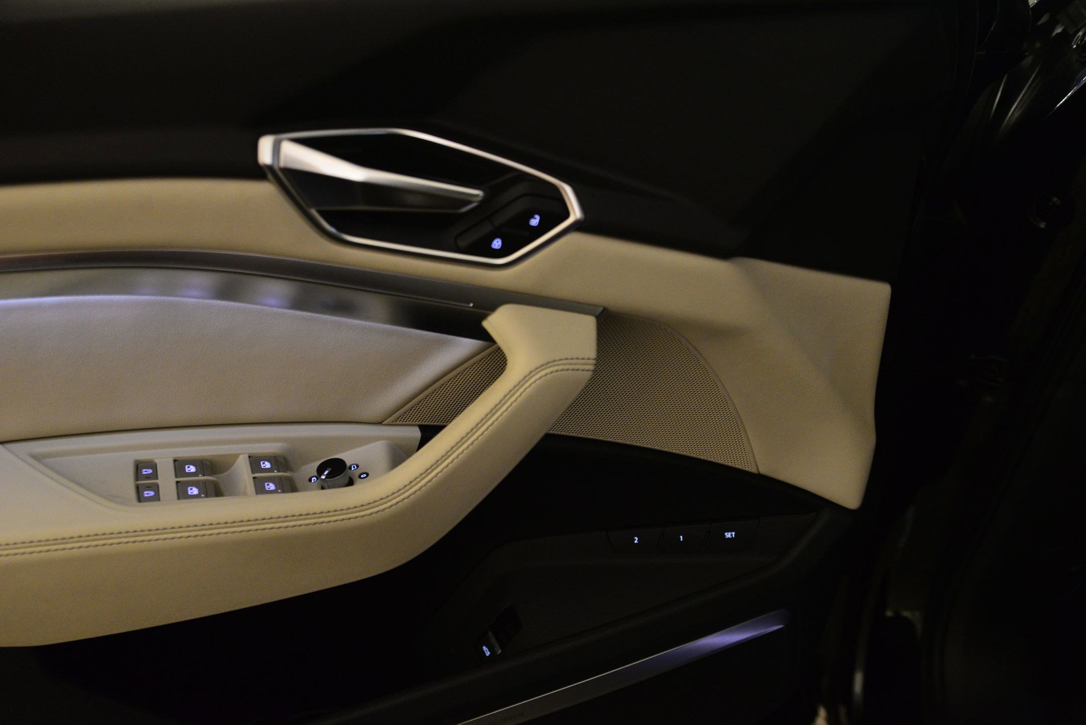 Certified 2024 Audi Q8 e-tron Premium Plus w/ Premium Plus Package image 28