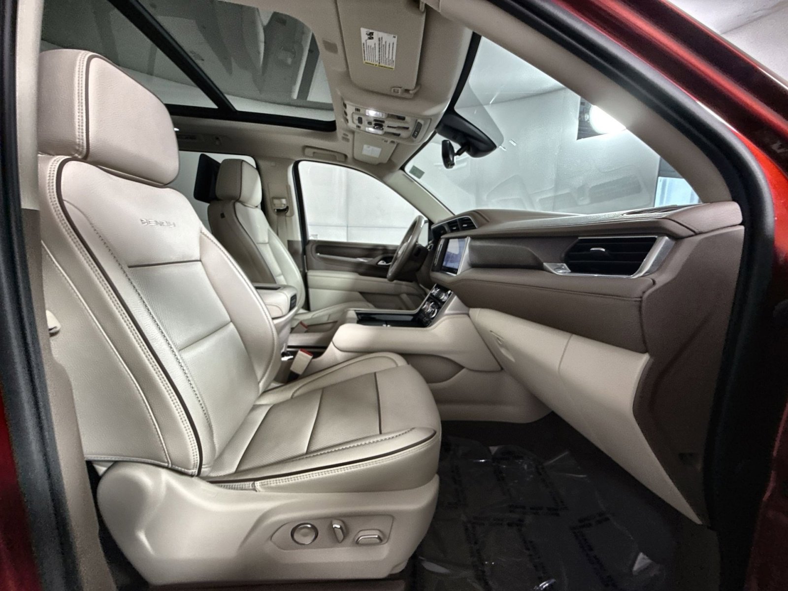 Used 2021 GMC Yukon Denali w/ Denali Ultimate Package image 28