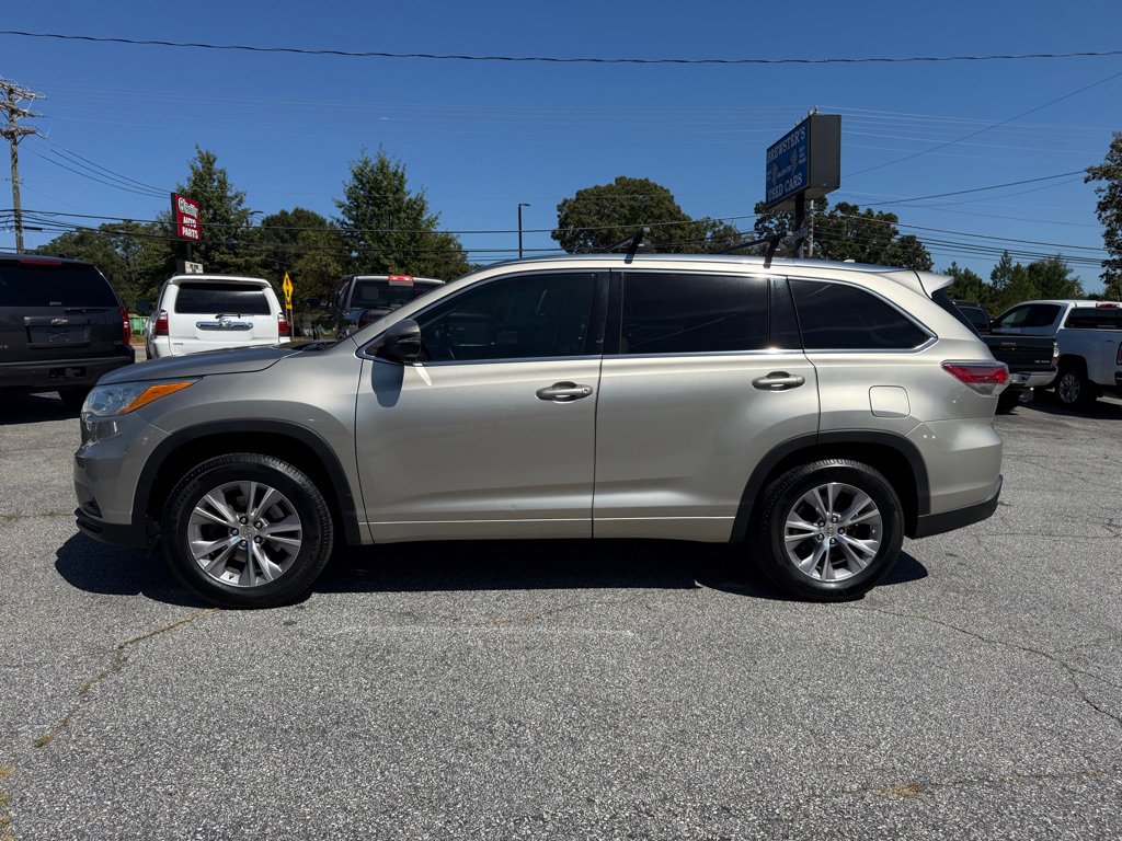Used 2014 Toyota Highlander XLE image 4