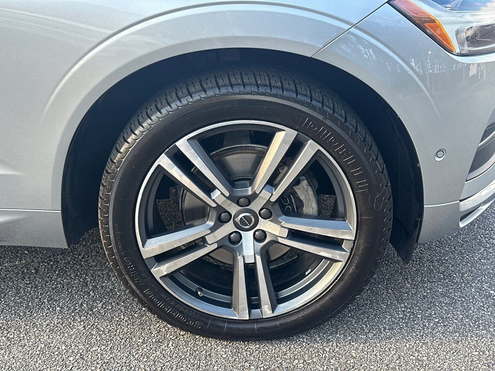 Used 2018 Volvo XC60 T5 Momentum w/ Convenience Package image 12